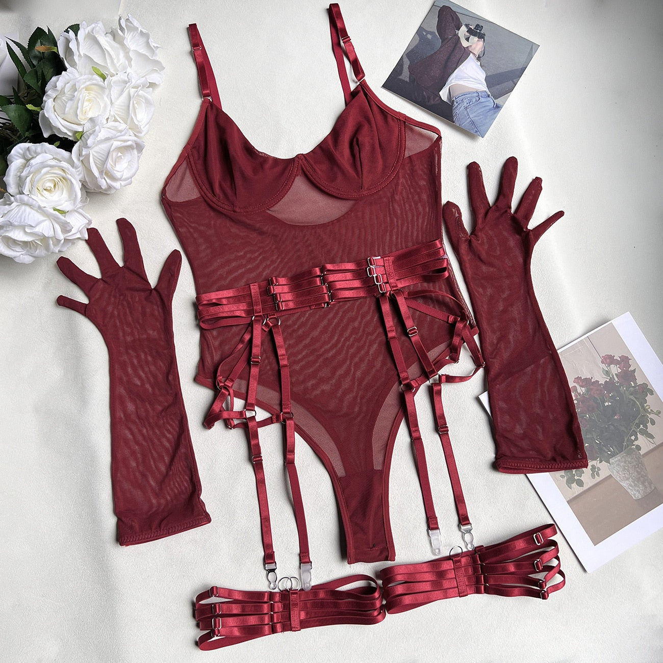 Mesh Bodysuit: Transparenter Vintage-Stil mit V-Ausschnitt - Sexy Einteiler inklusive Handschuhen Velure Intimates