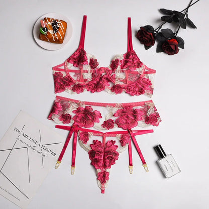 Ensemble de soutien-gorge en dentelle brodée 3 pièces avec soutien-gorge à armatures floral et sous-vêtements string