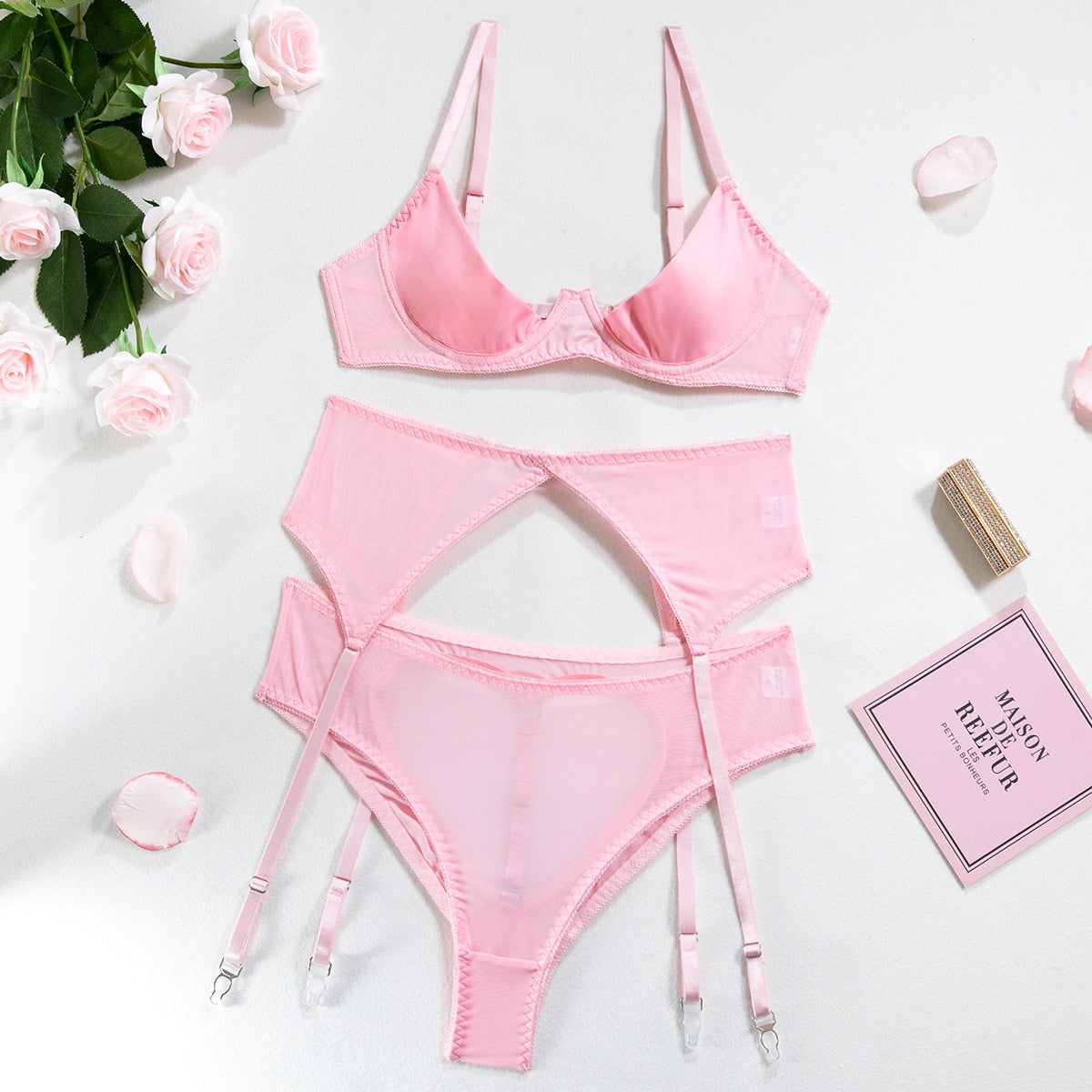 Einheitliches Dessous-Set mit Aussparungen - Flirtendes Rückenfreies Höschen in Rosa mit Verführerischem Strumpfband-Set