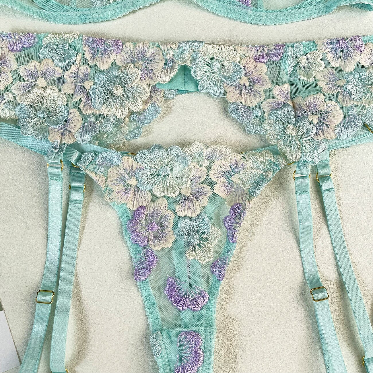 Ensemble de lingerie brodé floral pour femme – Culotte élégante en 2 couleurs avec ensemble jarretelles séduisant