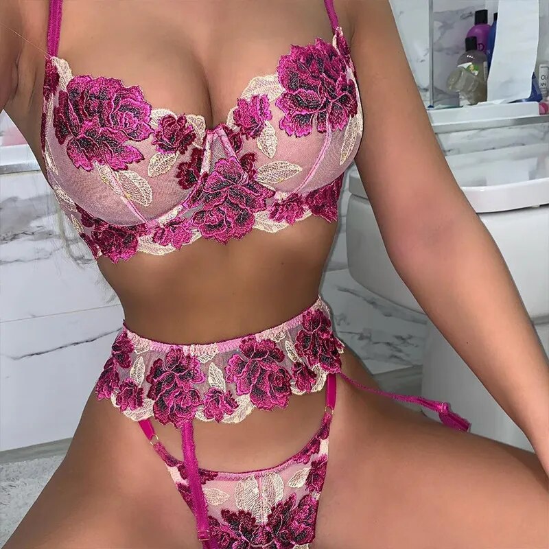 Ensemble de soutien-gorge en dentelle brodée 3 pièces avec soutien-gorge à armatures floral et sous-vêtements string