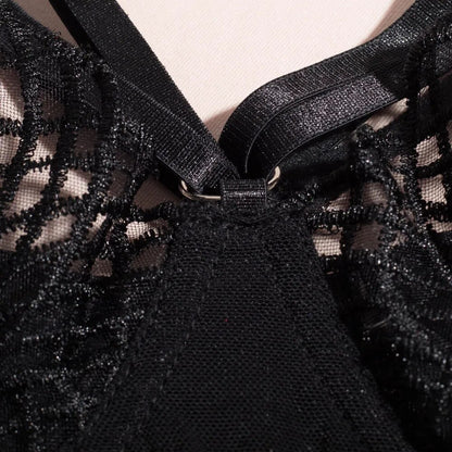 Ensemble de lingerie jarretière sensuelle brodée avec soutien-gorge et culotte en noir