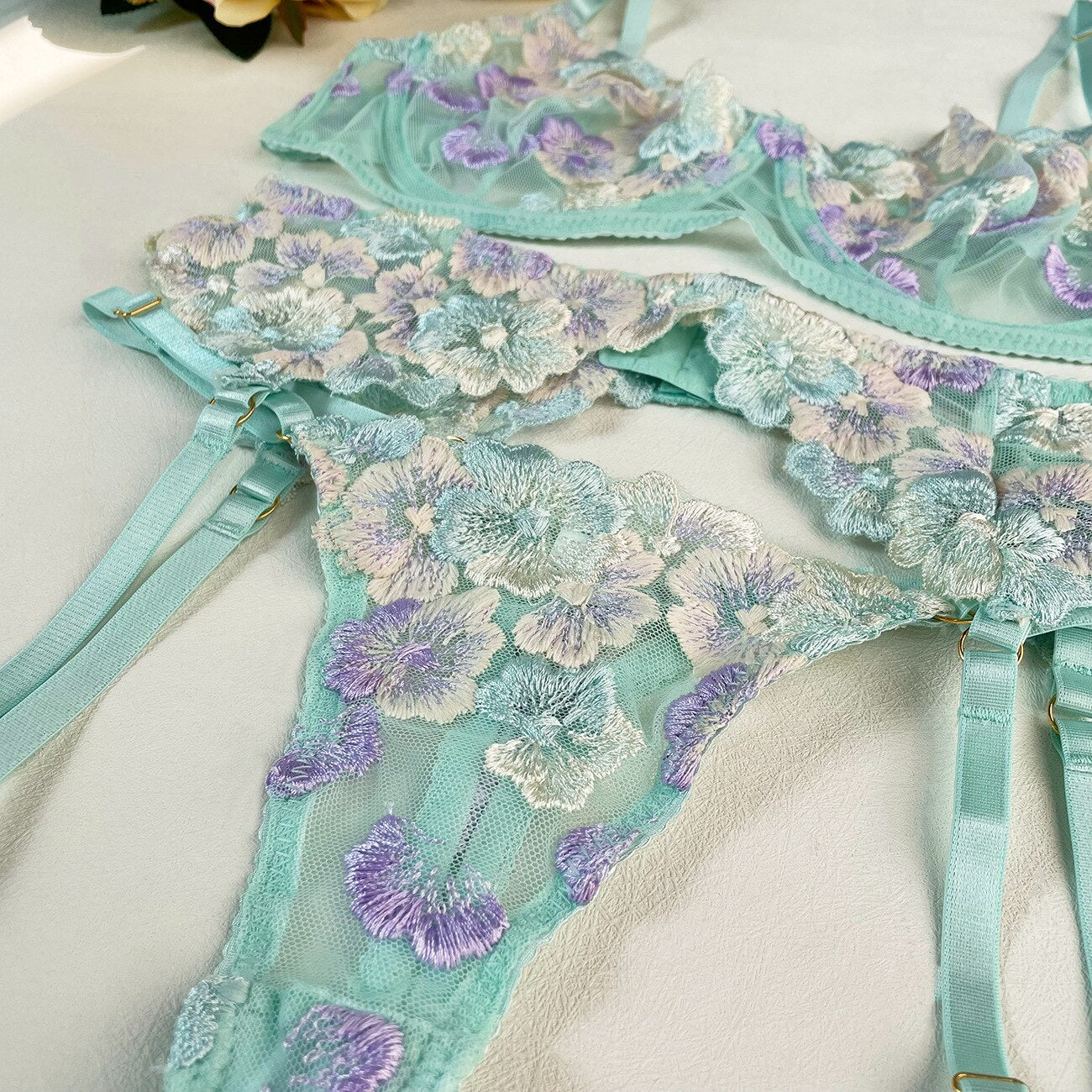 Florales Stickerei-Dessous-Set für Damen – Edles Höschen in 2 Farben mit Verführerischem Strumpfband-Set